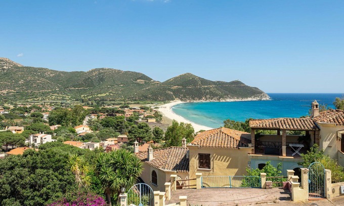 Solanas House | Wonderful villa for 6 people with A/C, WIFI, TV and patio