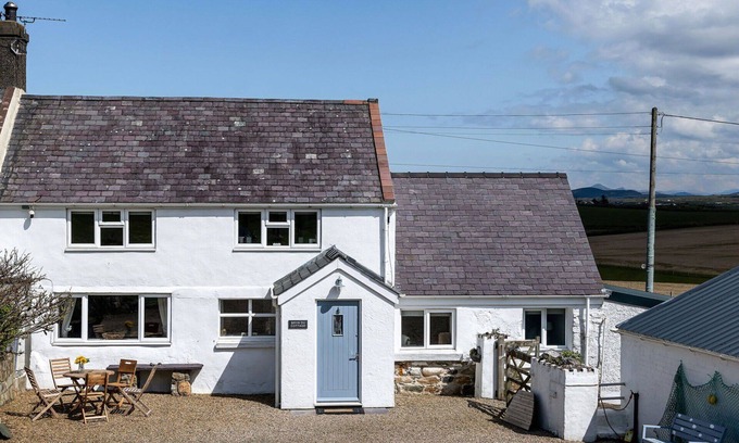 Garn Fadryn House | Wonderful villa for 8 guests with WIFI, TV and balcony
