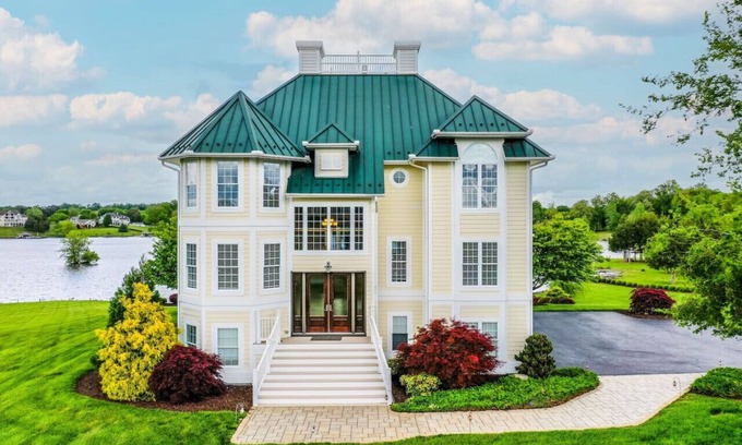 Livingston House | Wonderful Winter Getaway!Comfy & Cozy w/great views!nHotTub,gameroom,firepits.