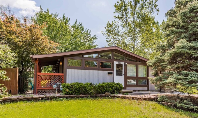 Lenexa House | Wonders of the World