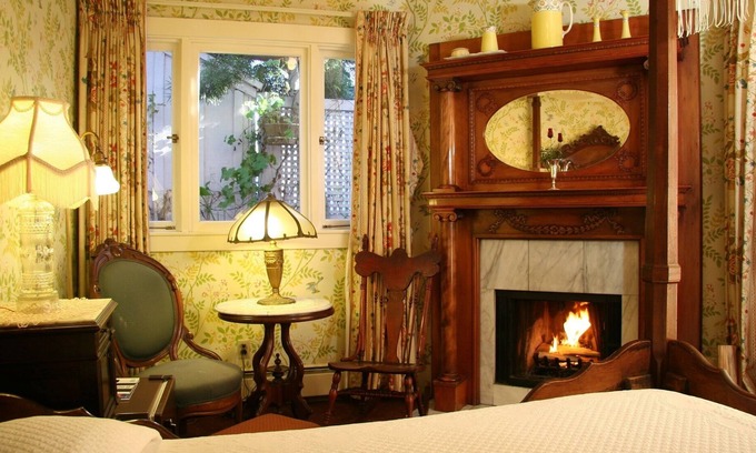 Pacific Grove Cabin | Woodburning fireplace/1840canopy4poster DOUBLEBED/3dr armoire/clawfoottub/shower