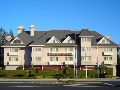 West San Jose Hotel | Woodcrest Hotel Cupertino