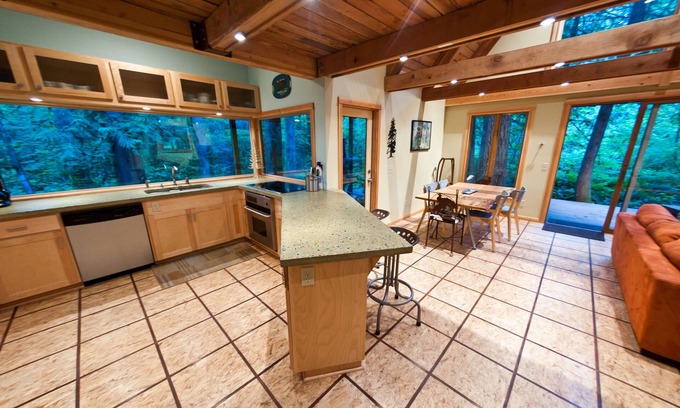 Rhododendron Cabin | Wooded Cabin Near Sandy River, Hot Tub and 10 Miles from Ski Resorts