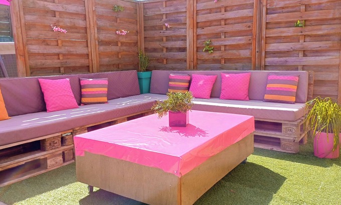 Tregomeur House | Wooden house between land and sea