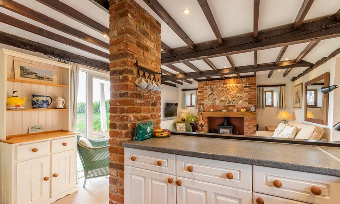 Tuttington Cottage | Woodfalls Barn | Easy Access To The Norfolk Broads, Cromer, Sheringham & The Seaside!