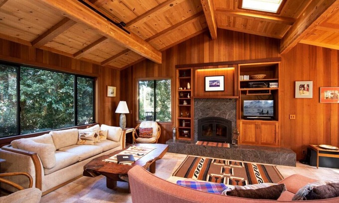 Inverness House | Woodhaven | MCM Inspired Getaway w/Amazing Views