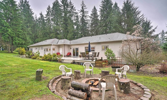 Woodinville House | Woodinville Home w/ Furnished Deck & Fire Pit