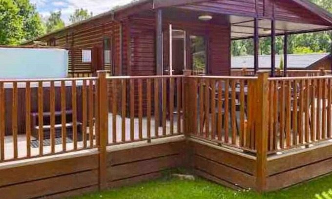 Liverton Cabin | Woodland View Holiday Home with Hottub: 5* Finlake Holiday Resort & Spa , Devon