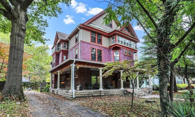 Holy Cross House | Woodruff Manor 11 Bedroom Estate - 20+ guests