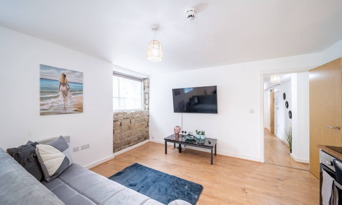 Leeds Apartment | Work-Ready Apartment Near Kirkstall Shops