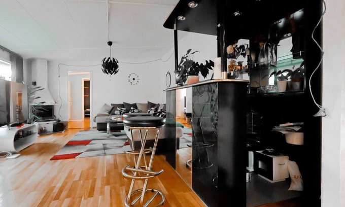 Gothenburg Apartment | Workers Home 4BR - 2 bath - Parking lot - All-inclusive