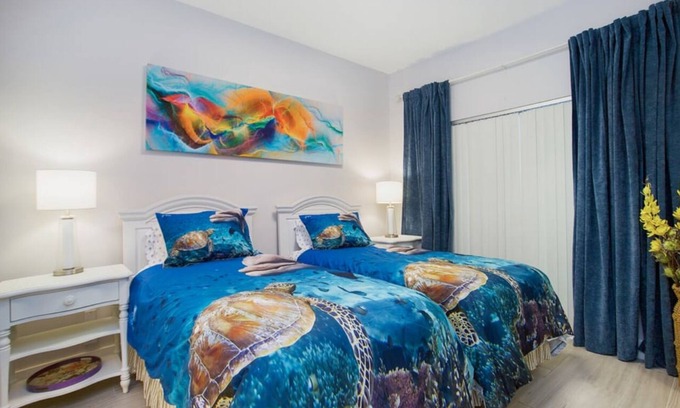 Central Naples Condo | World Tennis Club/Pickleball/Heated Pool/Hot Tub/Sauna. n1st floor condo.