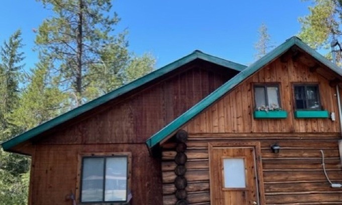 Condon Cabin | Wrangler Log Cabin Sleep 8