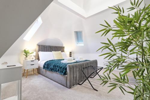 Writtle Apartment | Writtle Massive 4 Bedroom Apartment with Parking In Gorgeous Countryside Location & Short Drive to Chelmsford City Centre Contractors Welcome
