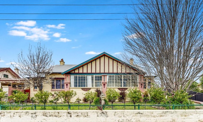 Mount Gambier Bed & Breakfast | Wyatt Guest House