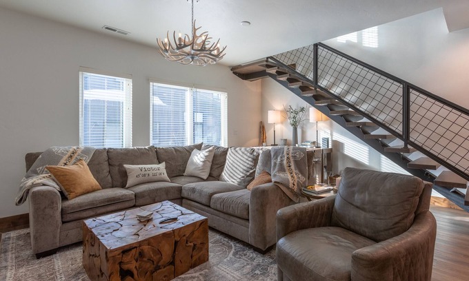 Victor House | Wydaho Lodge is a Stylish and luxurious home near Jackson Hole and Grand Targhee