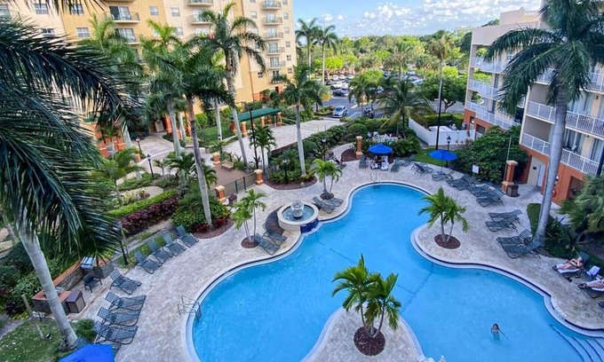 Survey Creek Condo | Wyndham Palm-Aire 2br-Pool, Mini Golf, & Beach Shuttle!