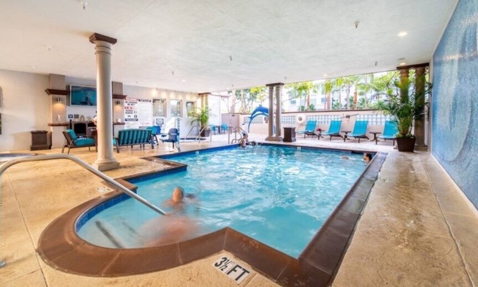Anaheim Resort Hotel | Wyndham Peacock Suites - Spacious 1 Bedroom
