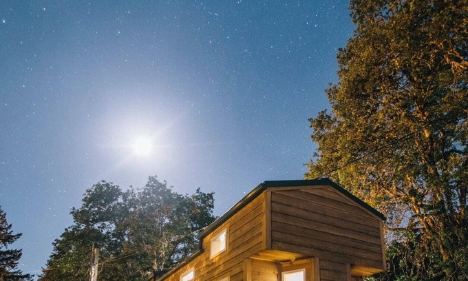 Idleyld Park House | XXL Tiny Home in Umpqua National Forest