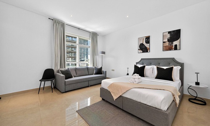 Dubai Marina Apartment | Yacht Bay Tower - 1min to Metro, Tram and 5min to Beach and 5min to Marina Mall