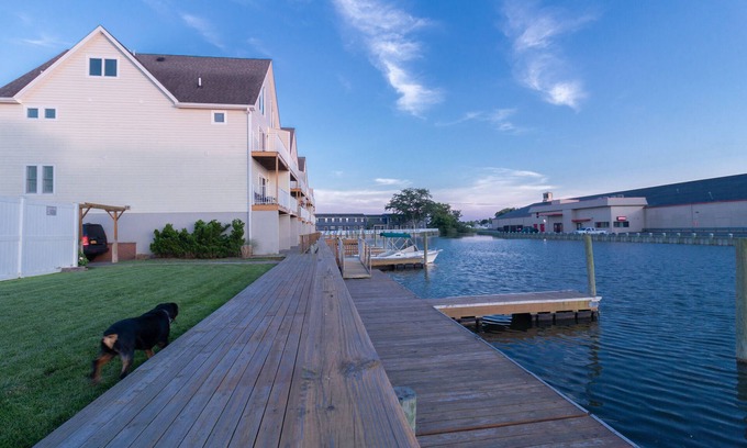 Freeport House | Yachtsman's Cove with 3-Levels