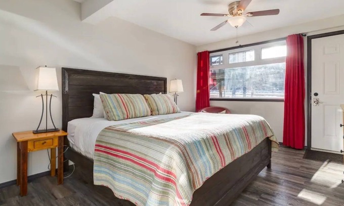 Dead Man's Flats Condo | Yam 15 - Studio with King