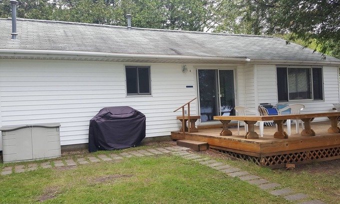 Maple City Cottage | "Yellow Cottage" on the Sunset Side (East side) of Beautiful Big Glen Lake