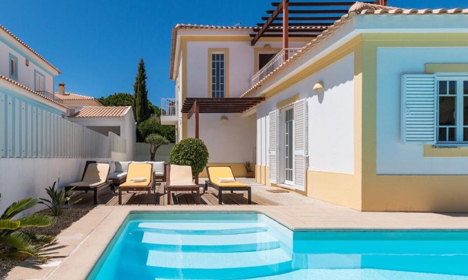 Fornos Villa | Yellow house