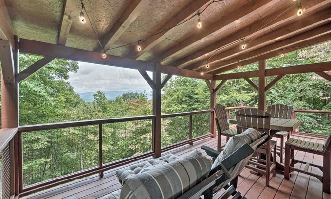 Blairsville House | Yellow Mountain Blairsville Cabin with Scenic Deck