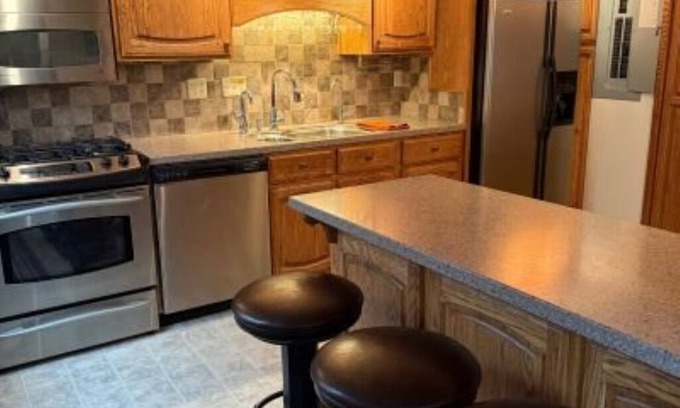 West Yellowstone Condo | Yellowstone 3-bedroom condo in West Yellowstone, minutes from Yellowstone.