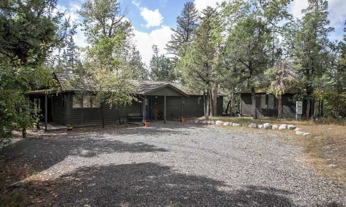 Livingston House | Yellowstone Pines: Private River Retreat at Pine Creek
