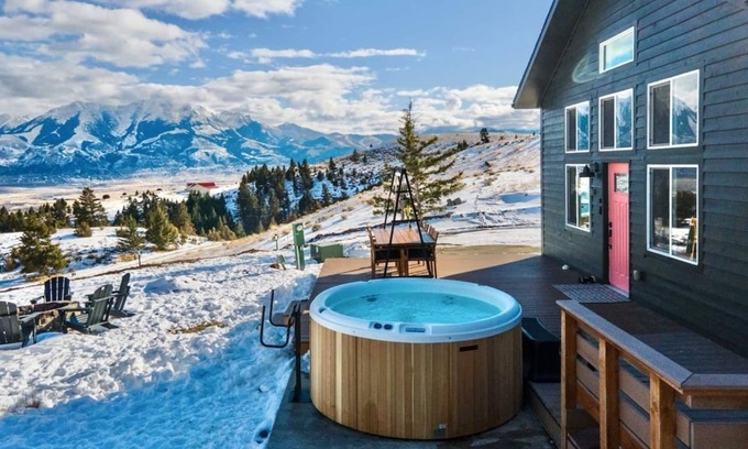 Emigrant Cabin | Yellowstone Sky Cabin