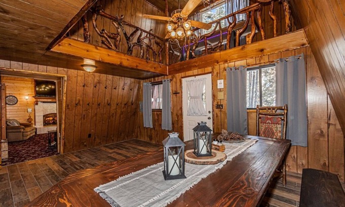Island Park Cabin | Yellowstone Themed * Sleeps 8+ * WIFI * 1hr to Yellowstone