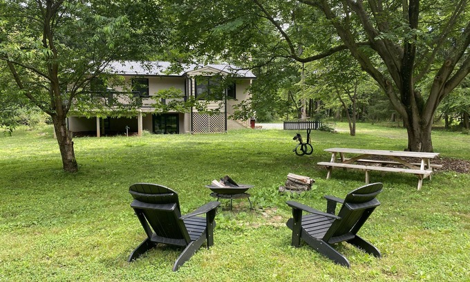 Middleburg House | YELLOWWOOD COTTAGE - Private Outdoor Space Sophisticated Sunny Luxurious Indoor