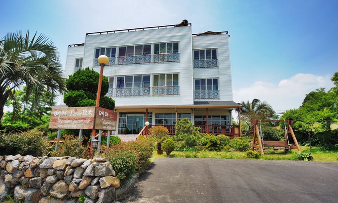 Jungmun House | Yerae Pension