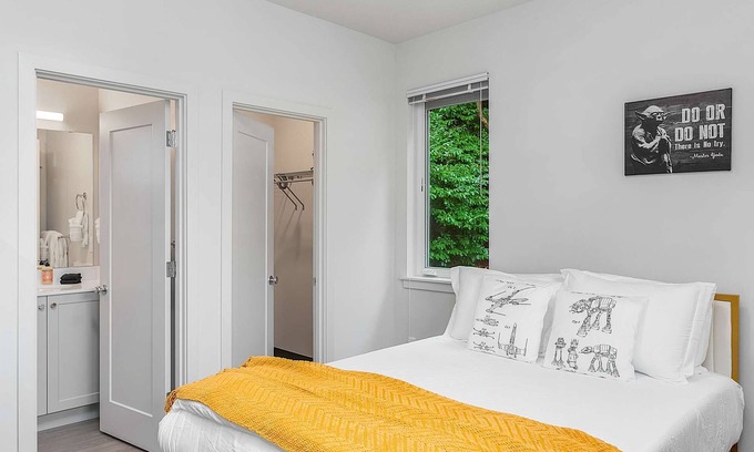North Queen Anne Apartment | Yoda's Swamp Suite in Queen Anne