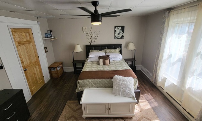 Jamestown Apartment | Yogi Nature Stay #2 3 beds with spa shower, smart tv across the street from UPMC