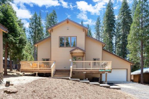 North Wawona House | Yosemite Base Camp- Updated cabin INSIDE Yosemite!