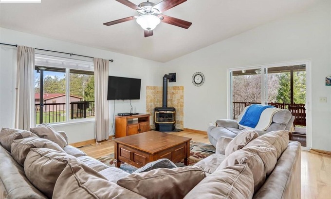 Groveland Cabin | Yosemite Family Retreat Ping Pong Foosball Spacious Cabin and Forest Views