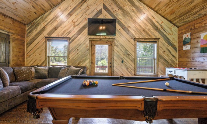 Broken Bow Cabin | You Had Me At Merlot - Hot Tub, Pool Table, Modern Rustic Cabin, Sleeps 10