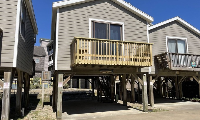 Hatteras Condo | You'll be happy to surf into Sailing In A Gale!