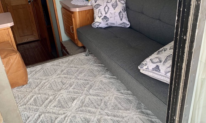 Frankfort Boat Rental | 🐠You won’t forget vacation on this 2 bdrm boat less than a mile from Frankfort