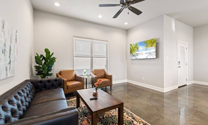 Youngsville House | Youngsville Stay Two Kings+ En Suites by Complex