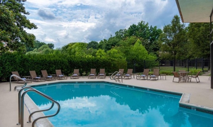 Alexandria West Hotel | Your Alexandria Escape! 4 Relaxing Units, Outdoor and Indoor Pool, Pets Allowed!