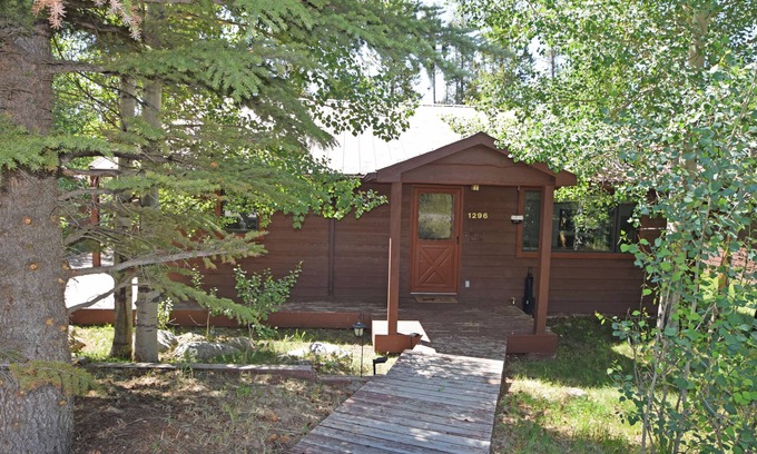 Grand Lake Cabin | Your all-season escape minutes from Grand Lake and the West Entrance of RMNP.