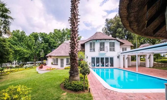 Greater Johannesburg Metropolitan Area House | Your country home in the heart of Sandton