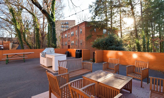 Radnor - Fort Myer Heights Apartment | Your DC Home Base Apartments