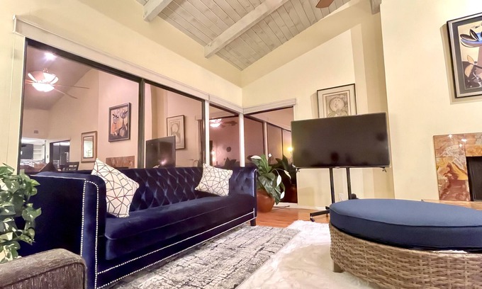 Indian Wells Condo | 🌵 Your Desert Getaway: near Tennis, Golf & Indian Wells! Pets OK! 🌴