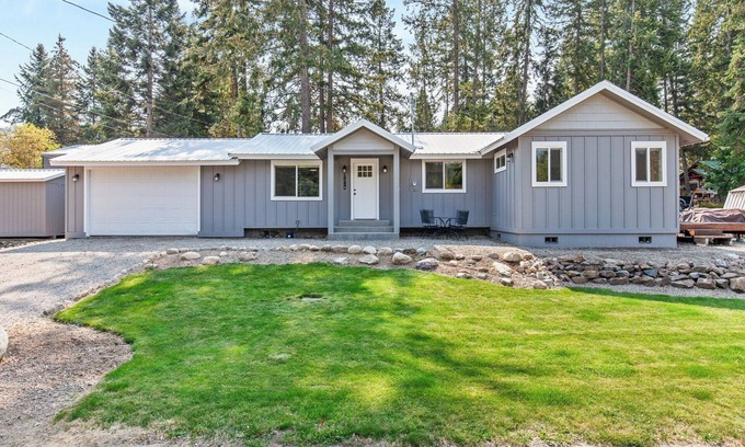 Bayview House | Your gateway to fun on the water and in the woods!