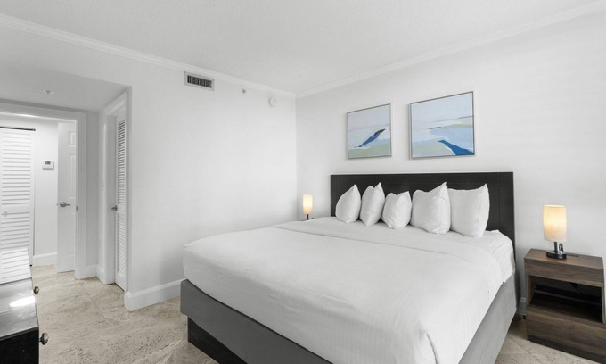 Coconut Grove Hotel | Your Home Away From Home! Onsite Heated Pool, Kitchen, Near Coco Walk
